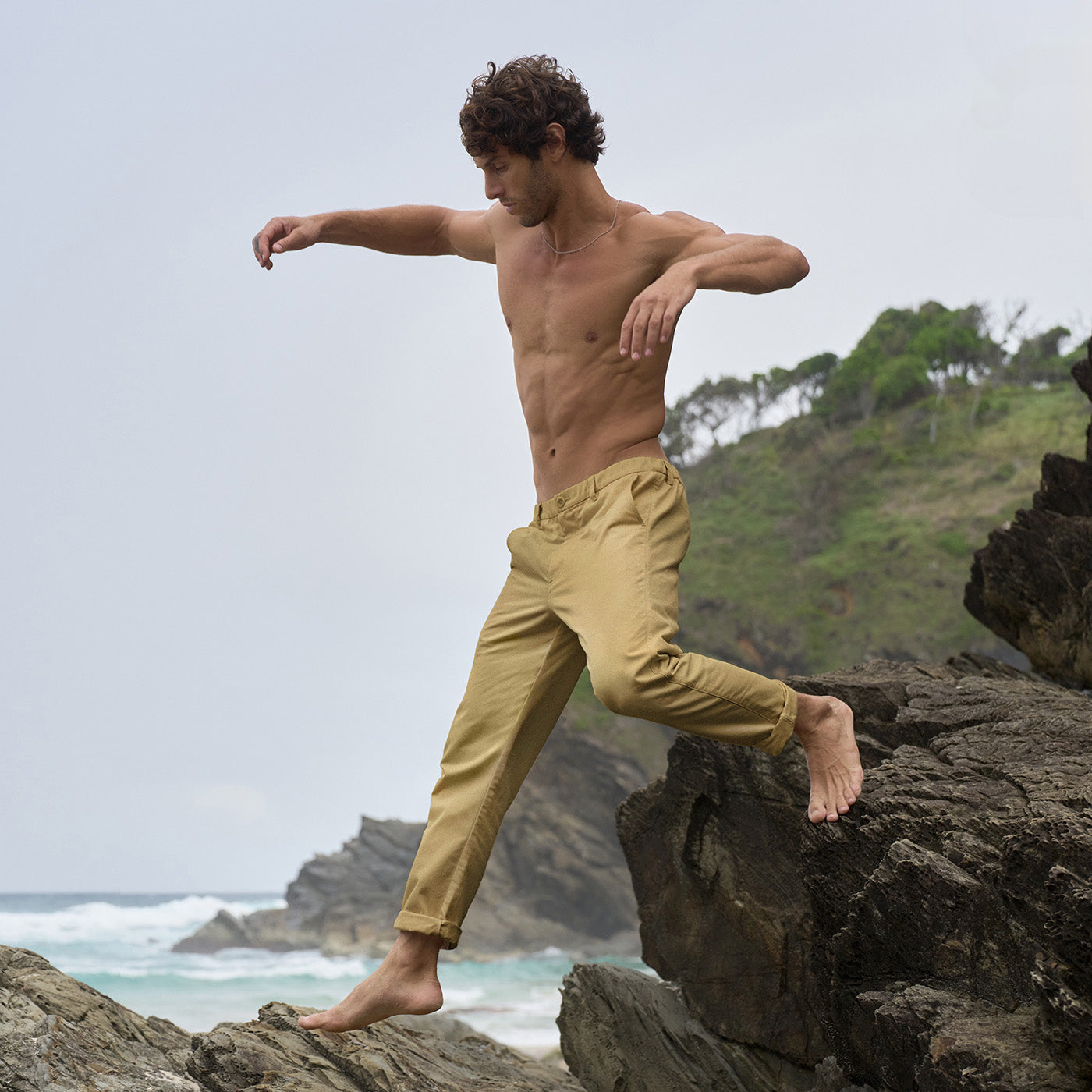 Kerrin Drawstring Chinos in Desert Khaki on body